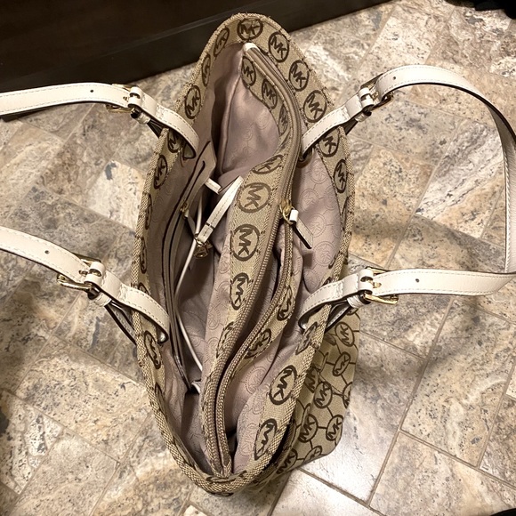 Handbag 👜 - Picture 2 of 2